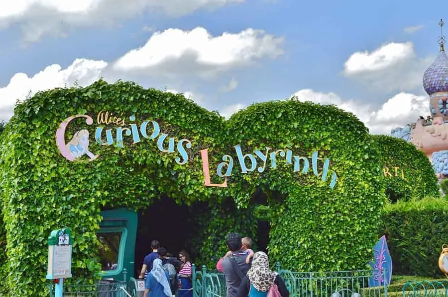 Alice Curious Labyrinth in Disneyland Paris
