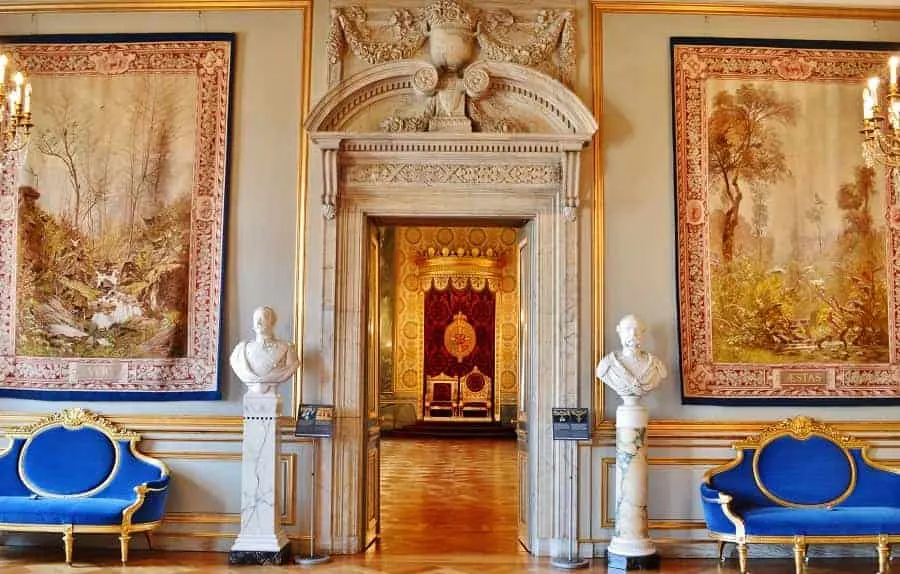 Long Diningroom Table in Christiansborg Palace