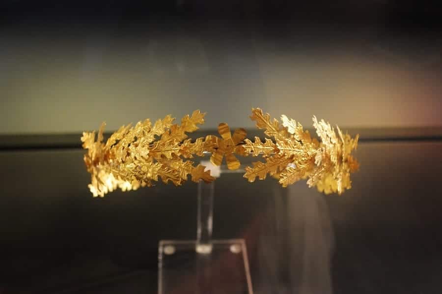 Gold Crown with Oak Leaves