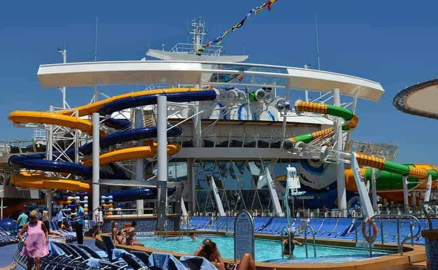 Pool deck of Harmony of the Sea