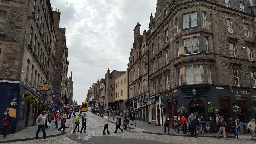 Royal Mile Shopping & Cafes