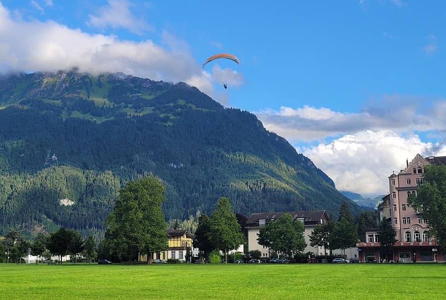 Paragliders in Interlaken