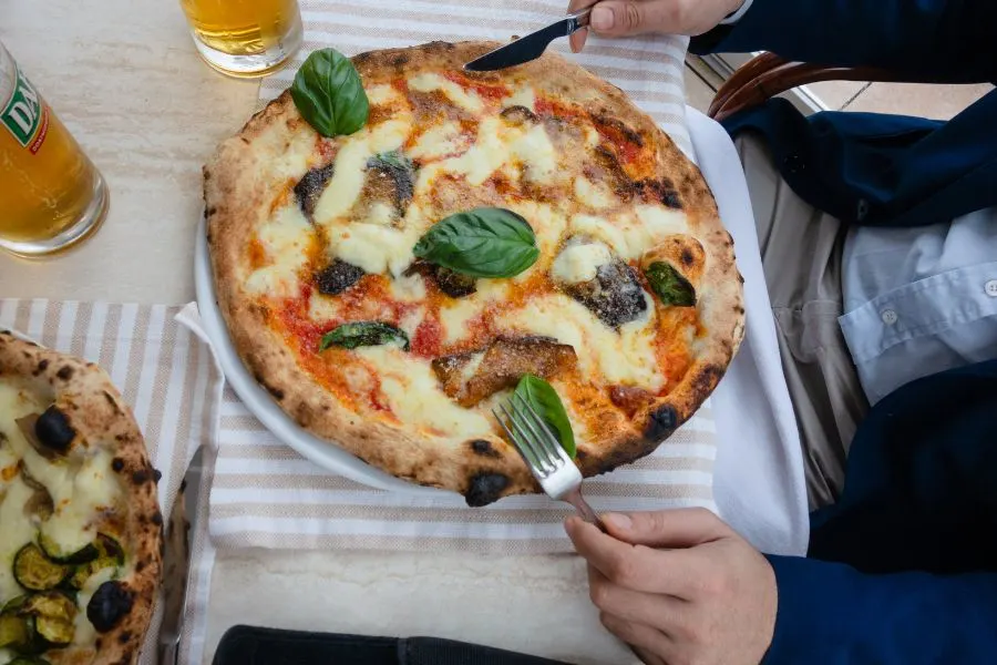 Eat Pizza in Naples